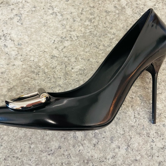 Brand new BURBERRY black pumps! Size 39 never worn. - Picture 3 of 6